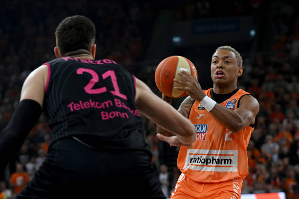 而缺乏场下 而缺乏场下